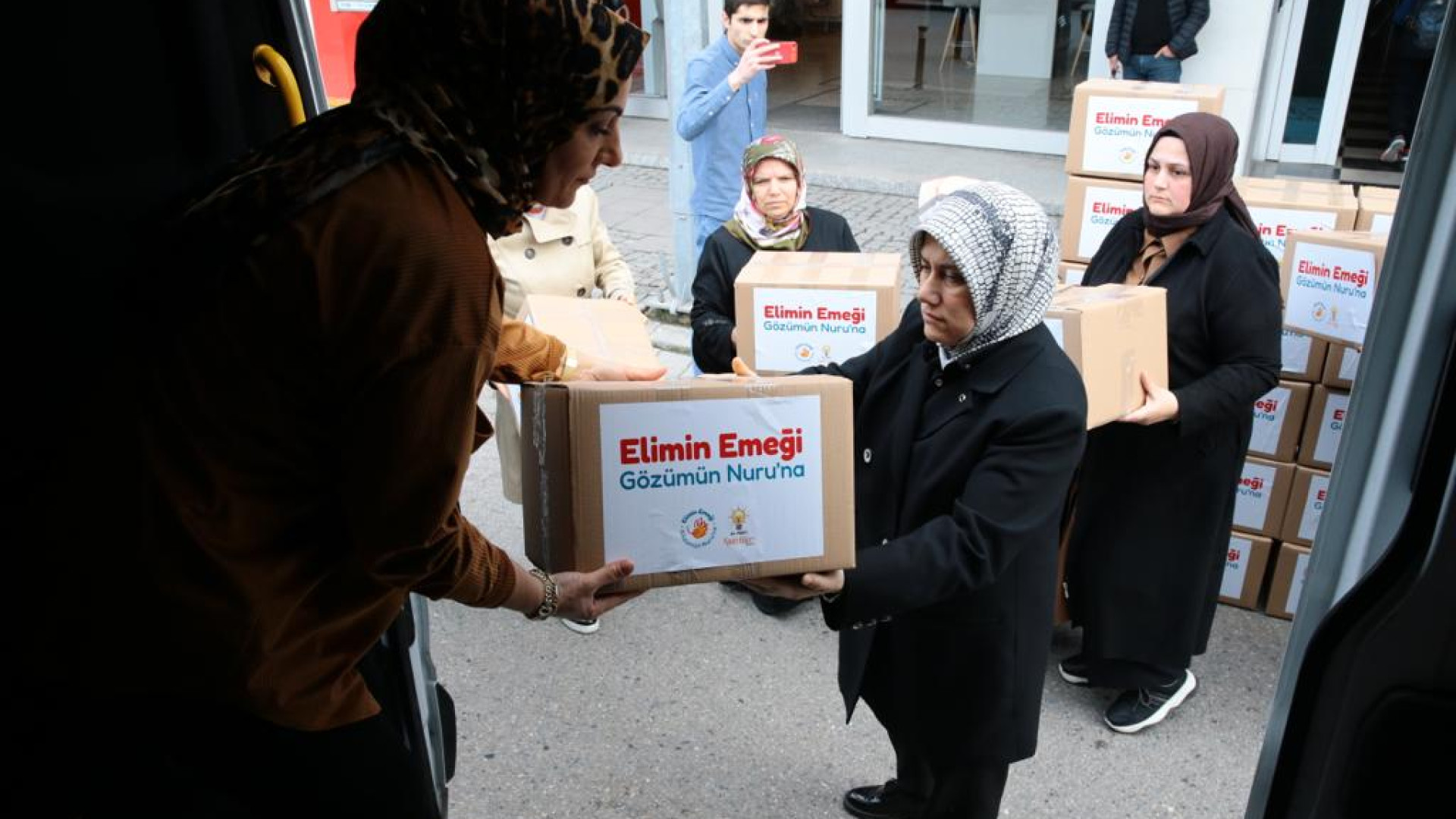 ELİMİN EMEĞİ GÖZÜMÜN NURUNA 